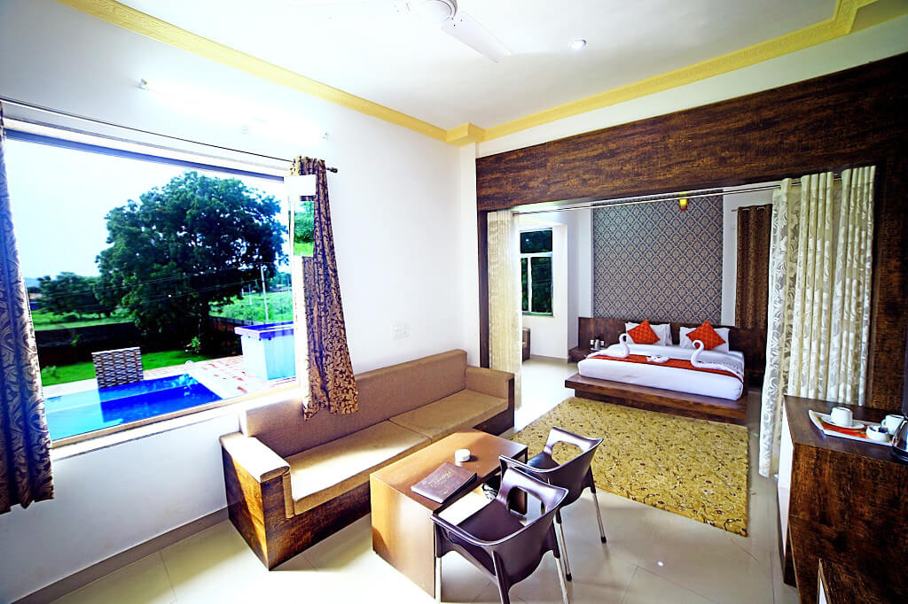 Suite-Room-With-Pool-View-in-udaipur